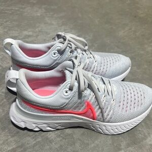 Nike Gray and Pink Sneakers with Modern Design